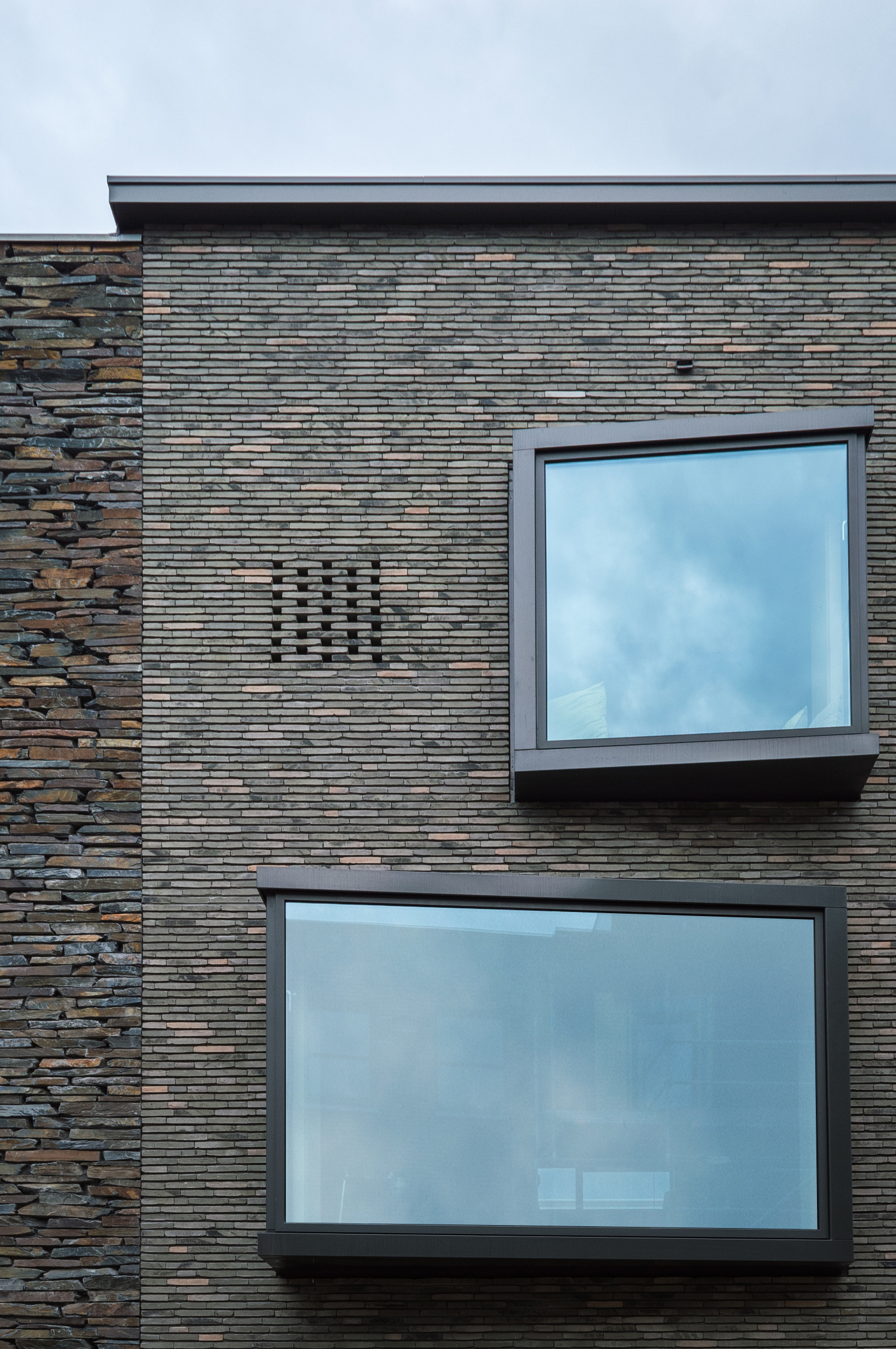 Hand-made linea 7036 als canvas voor de kenmerkende erkerramen