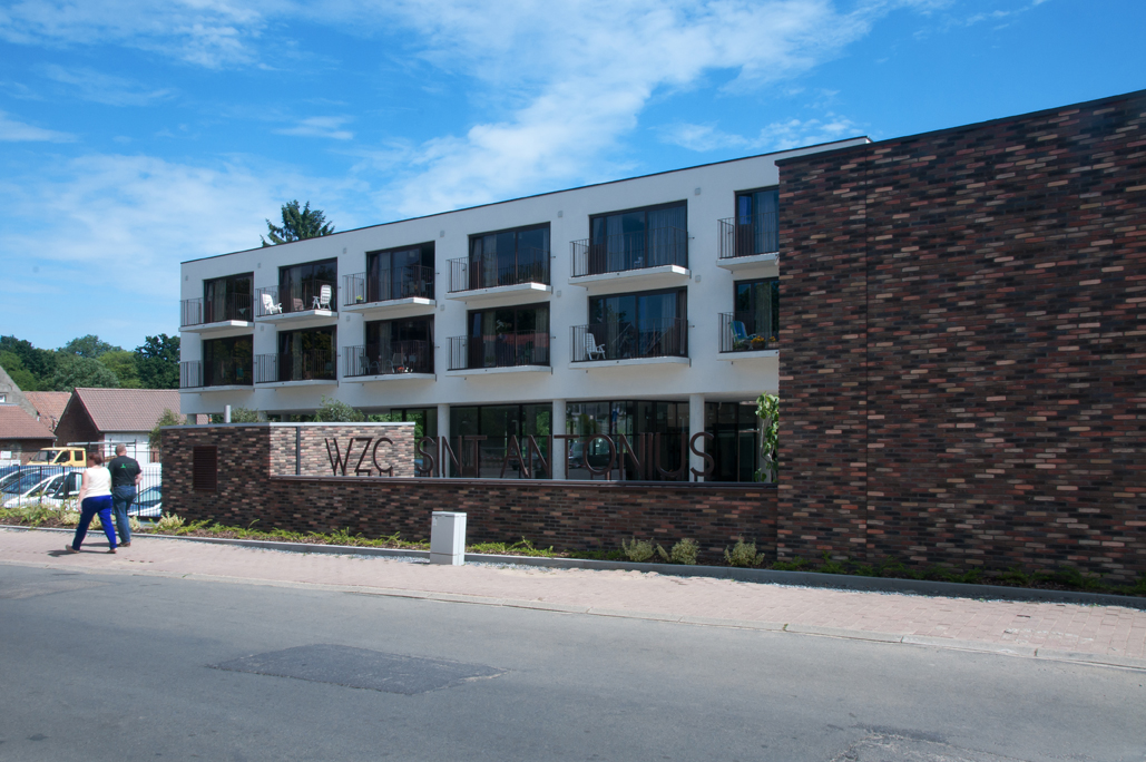 Mix van hand-made gevelstenen verbindt rust en levendigheid