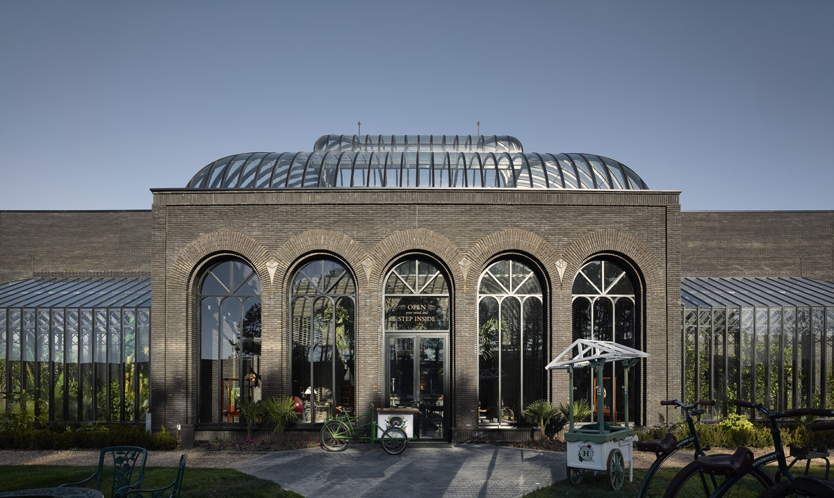 Donkere gevelsteen Linea 7021 matcht perfect met de kleuren van het legendarische merk Hendrick's Gin