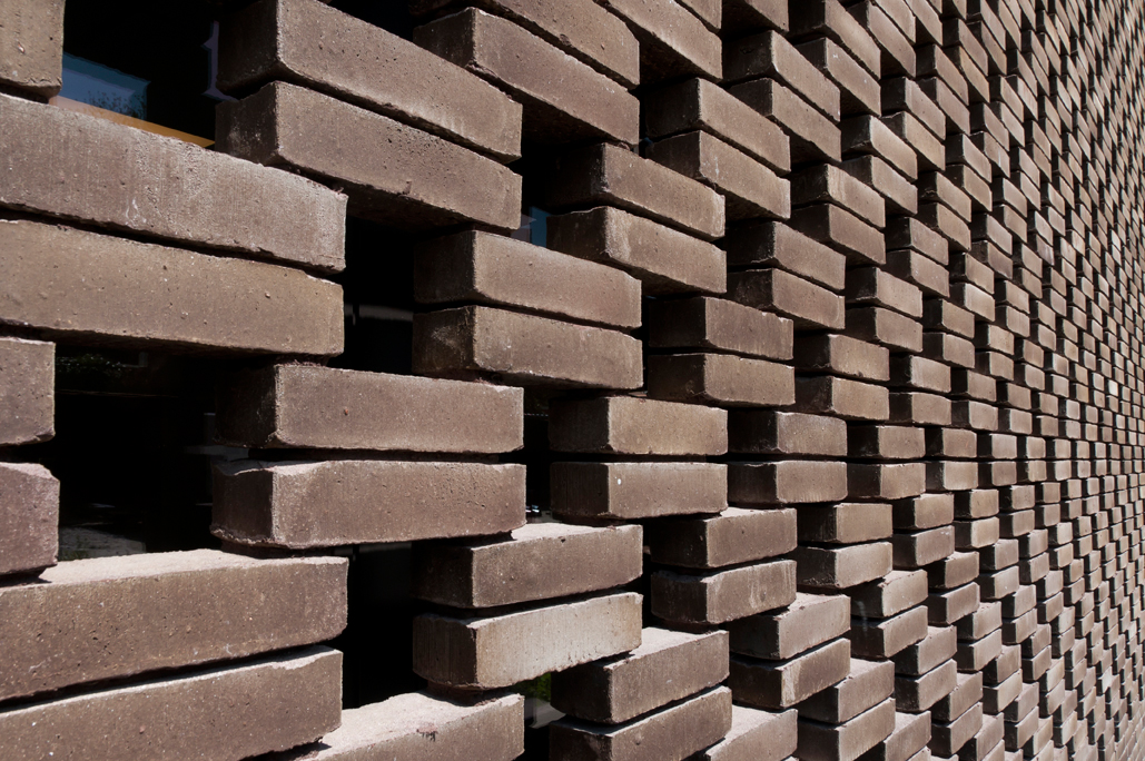 Septem 8025: een bruine, subtiel genuanceerde gevelsteen met een ecologische troef