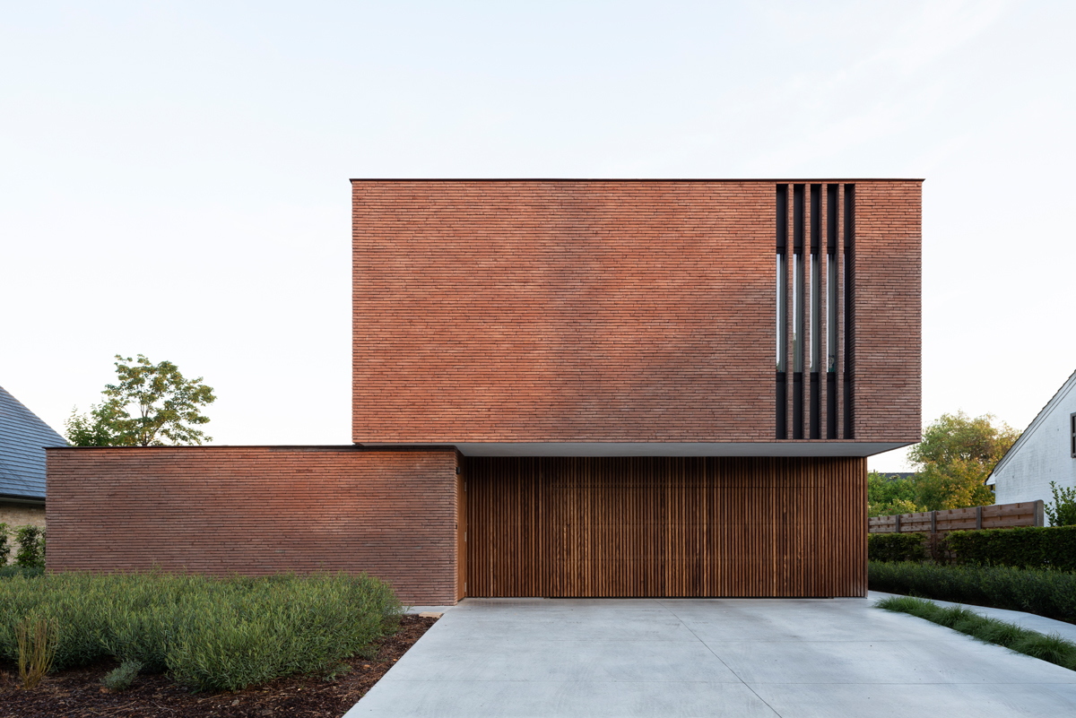 Verticale bakstenen lamellen van linea7 8012 als eyecatcher