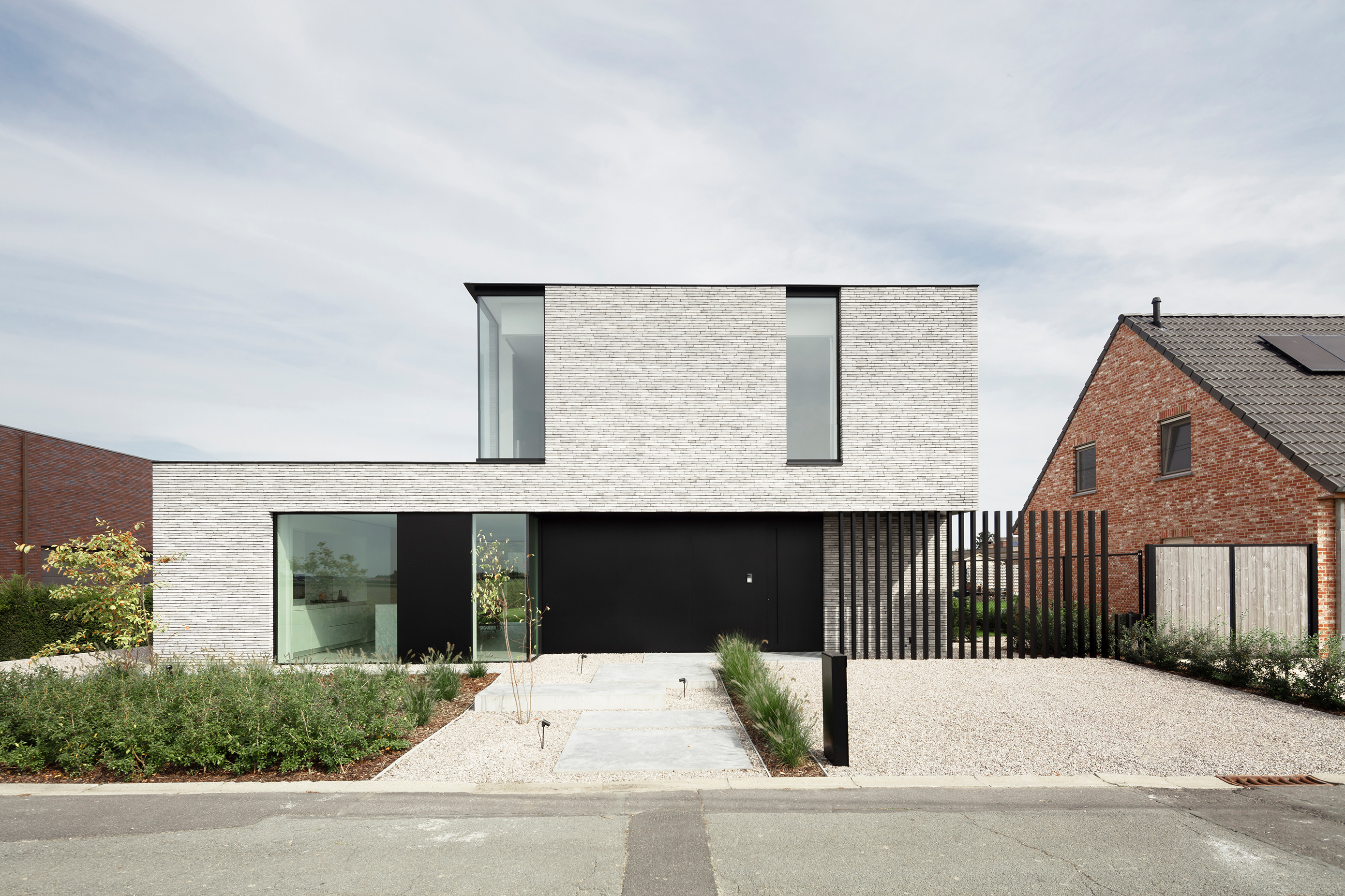 Puurheid in contrastrijk materiaalconcept resulteert in eye-catcher van formaat 