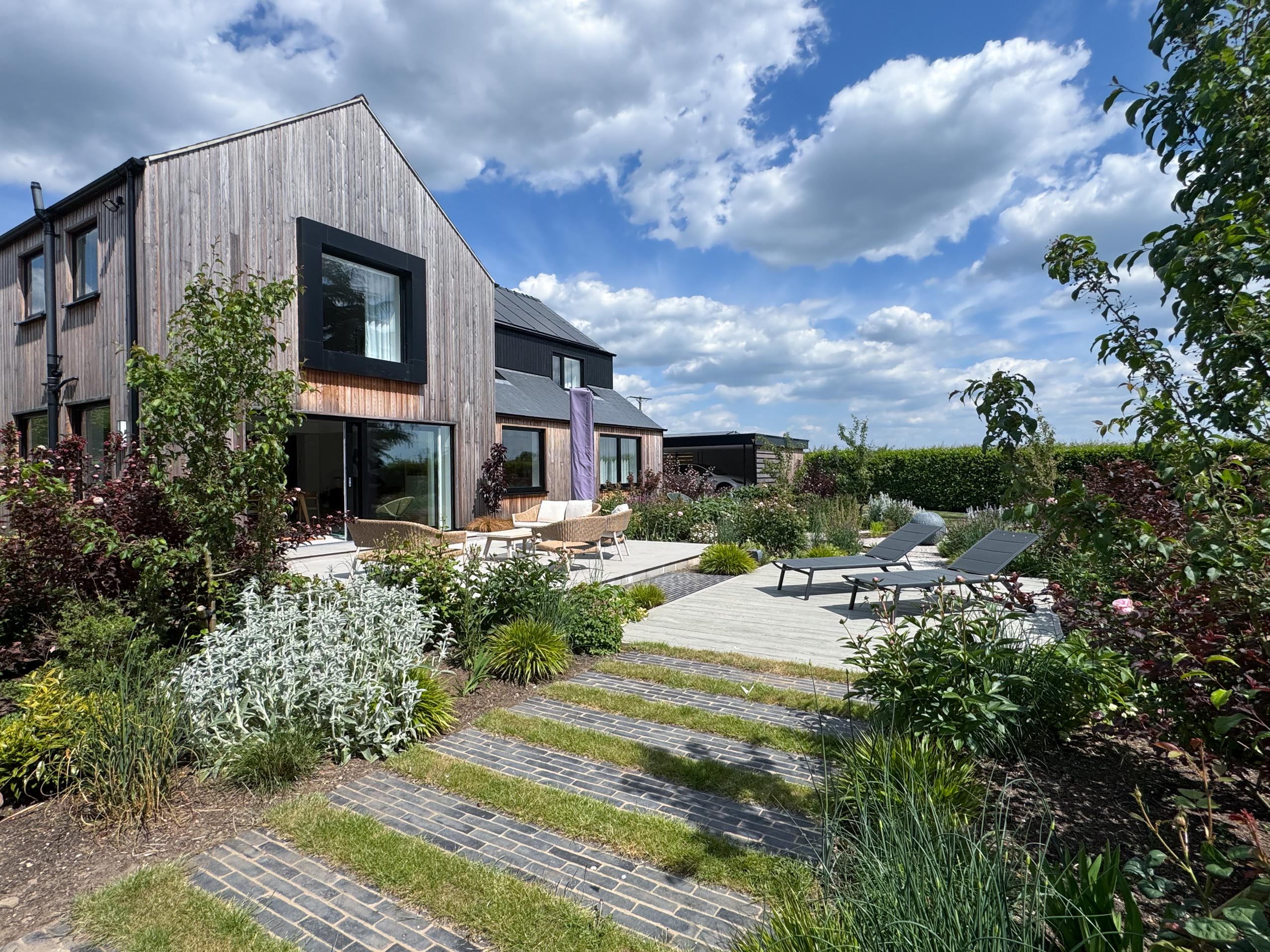 a-nottinghamshire-countryside-garden-unites-modern-design-with-traditional-character